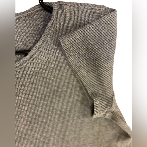 Lululemon Women’s Gray Waffle Knit Short Sleeve Tee Shirt Workout Top - Picture 9 of 11